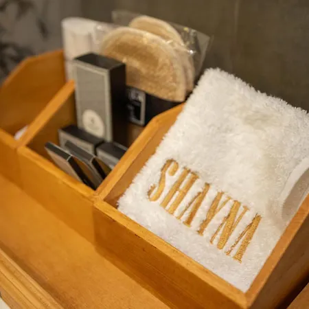 Shayna Club *